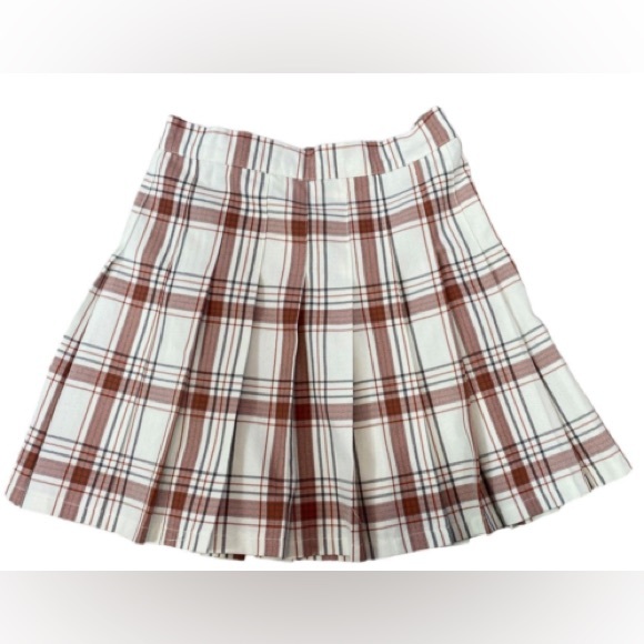 Aerie Class Act Pleated Skirt in the color Twilight - Picture 6 of 13